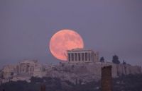 Wow, the moon at its closest point seen over historic monument in Greece!
