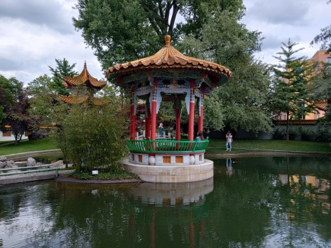 Solve Chinesischer Garten in Zürich jigsaw puzzle online with 221 pieces
