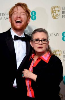 Domhnall y Carrie en BAFTA 2916
