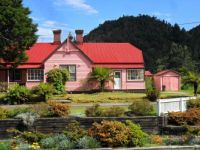 A Tassie pink house