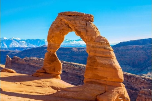 Solve Arches National Park Utah USA jigsaw puzzle online with 40 pieces
