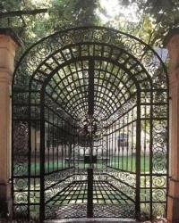 Deze poort is een meesterwerk van optische illusie - de Theresia Arena van Wenen.