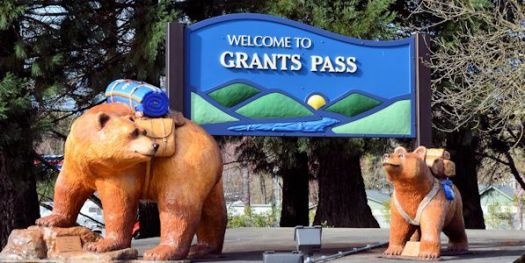 Grants Pass ~ Welcome Bears