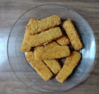 Plate of fish fingers/(sticks)