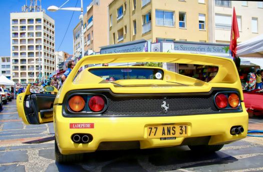 Solve yellow ferrari jigsaw puzzle online with 442 pieces