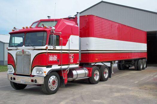 Solve B.J. McKay's Kenworth K100 Aerodyne jigsaw puzzle online