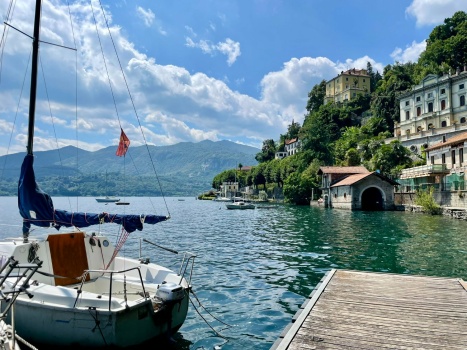 Solve Lago di Orta jigsaw puzzle online with 35 pieces