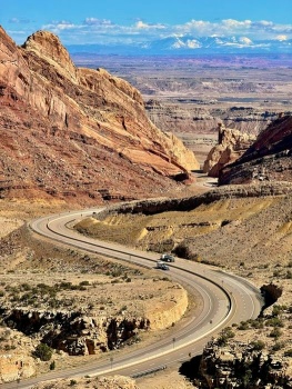 Solve Interstate 70 winding through the cliffs in eastern Utah jigsaw ...