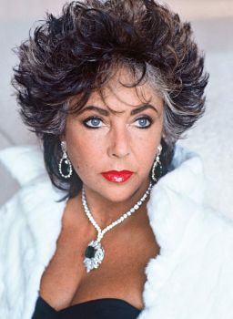 Solve Elizabeth Taylor jigsaw puzzle online with 315 pieces