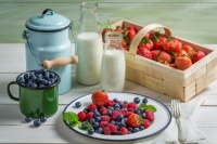 Fresh berries and milk