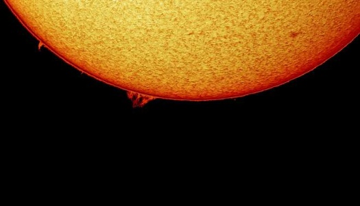 Solve Solar Prominences jigsaw puzzle online with 15 pieces