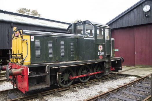 Solve keighley & worth valley railway 30-10-2016 d2511 diesel shunter ...