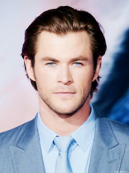 Chris Hemsworth in blue