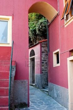 narrow street in monterosso