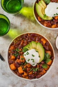 Food for a rainy day - Chili with sweet potato, red beans and avocado