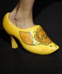 new style wooden shoe