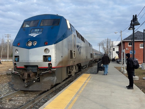 Solve Amtrak in St. Albans, VT jigsaw puzzle online with 48 pieces