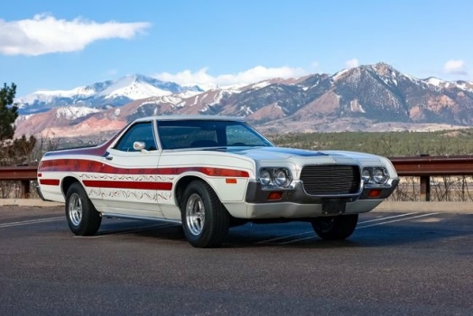 Solve 1972 Ford Ranchero White front jigsaw puzzle online with 70 pieces