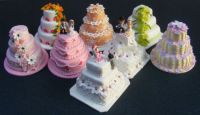 dolls-house-miniature wedding cake all