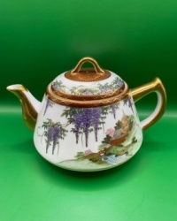 Kutani Teapot With Draping Wisteria