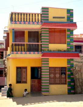 Colourful_house_in_Kanyakumari