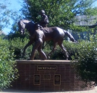 Statue of Secretariat