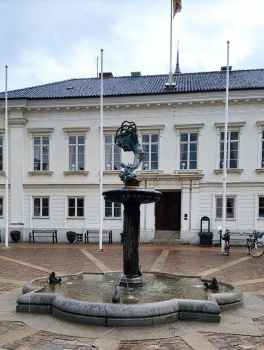 Solve Ystad, Gamla Rådhuset jigsaw puzzle online with 88 pieces