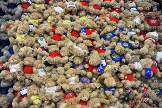 Solve Fluffy bears jigsaw puzzle online with 70 pieces