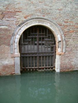 Water gate -  Venice,Italy 308 by JoeDuck /Flickr