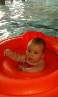 Ninthe gaat voor t eerst zwemmen - Ninthe first time swimming