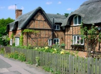 Ampthill_thatched_cottages
