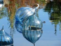 Floating Chihuly close up