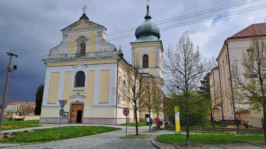 Solve kostel Holice v Čechách jigsaw puzzle online with 84 pieces