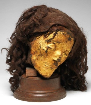 Solve Gold Faced Egyptian Mummy jigsaw puzzle online with 72 pieces