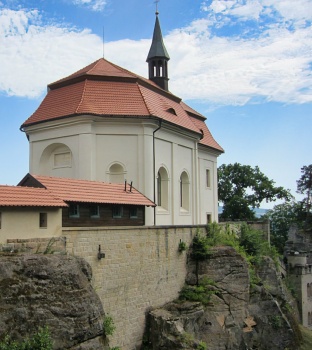 Solve kaple sv. Jana Nepomuckého, Valdštejn jigsaw puzzle online with ...