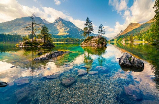 Solve Hintersee Lake jigsaw puzzle online with 176 pieces