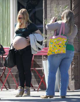 Solve kristen-bell-extremely-pregnant-belly-baby-bump-3 jigsaw ...