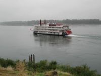 Sternwheeler on the Columbia river