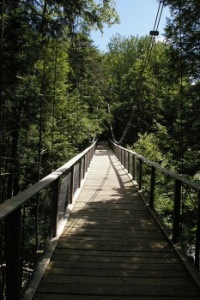 Suspension_footbridge_Ste-Ursule_QC