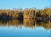 The lake at Bledsoe Park . .
