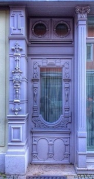 pale door