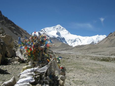 Solve Everest jigsaw puzzle online with 130 pieces