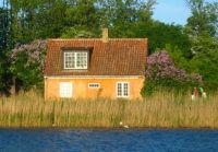 Riverside cottage, Denmark, photo Jeremy Keith (pic cropped)