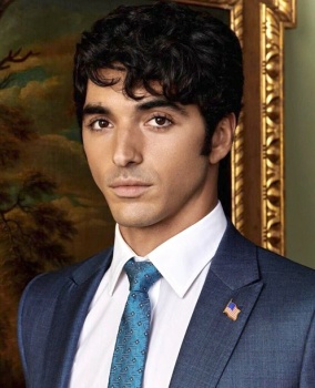 Solve Taylor Zakhar Perez jigsaw puzzle online with 80 pieces