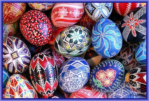 Solve pysanky Ukrainian Easter eggs jigsaw puzzle online with 35 pieces