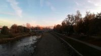 řeka Ostravice v 16:00 v pozadí  Lysá hora