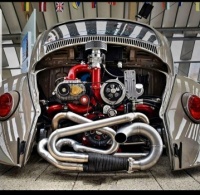 Interesting VW exhaust pipe plumbing 4 into 1_089