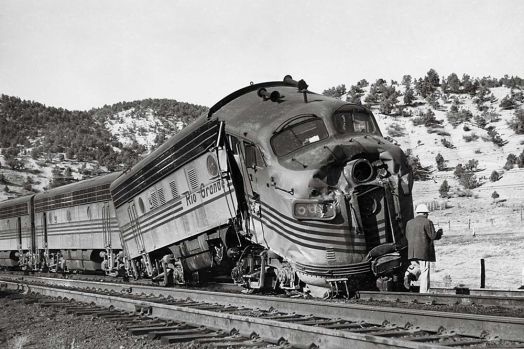 Solve Wrecked Rio Grande F7 No. 5661 (0262) jigsaw puzzle online with ...