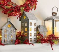 Farmhouse decorations and Berries