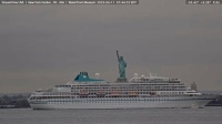 Cruise ship Amera arriving in New York, 2025-04-11